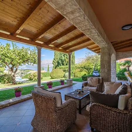 Villa Laperosa *